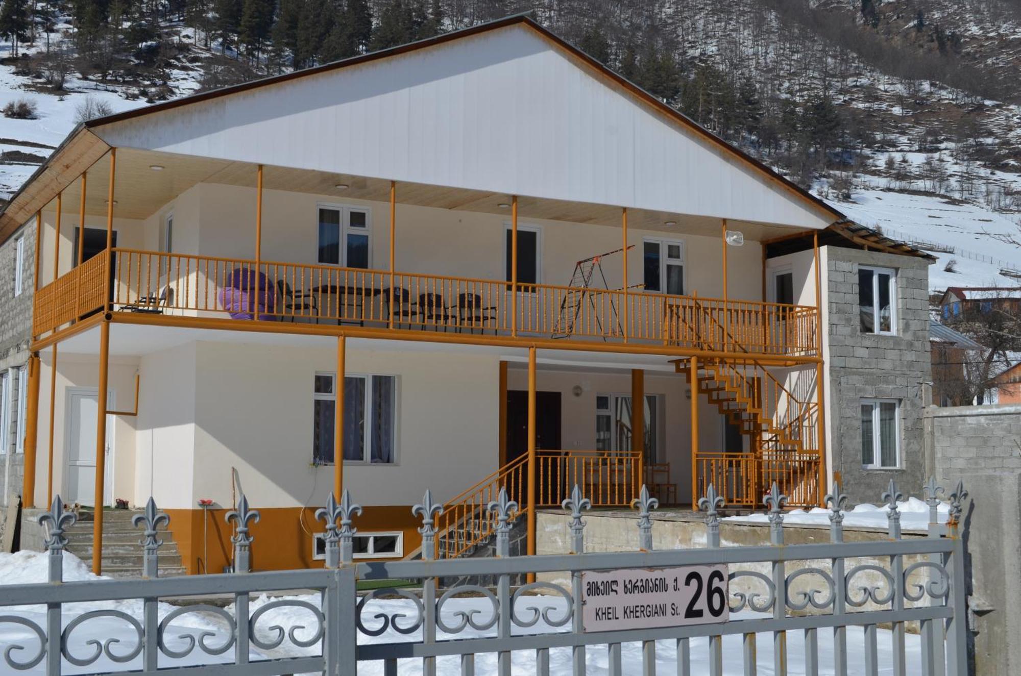 Guesthouse Qarim Mestia Exterior foto